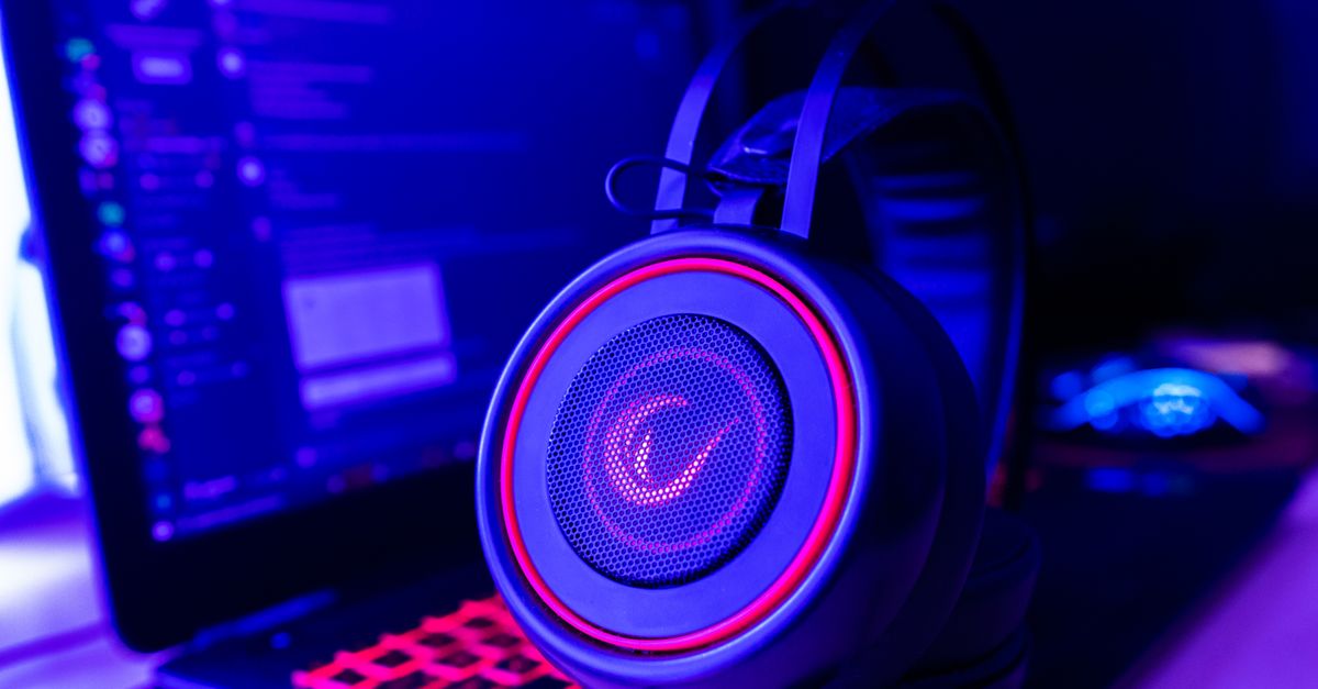 headphones laptop music