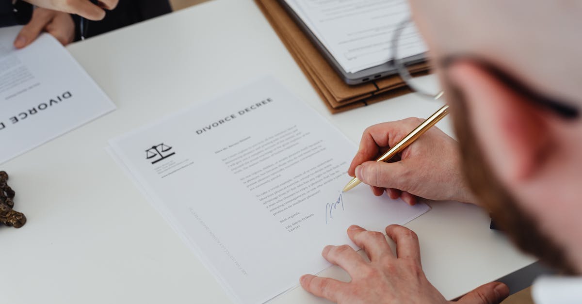 signing contract pen